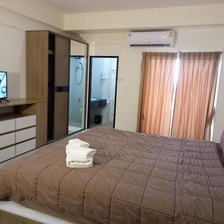 โกมลเรสซิเดนซ์ Hotel กรุงเทพมหานคร ภายนอก รูปภาพ