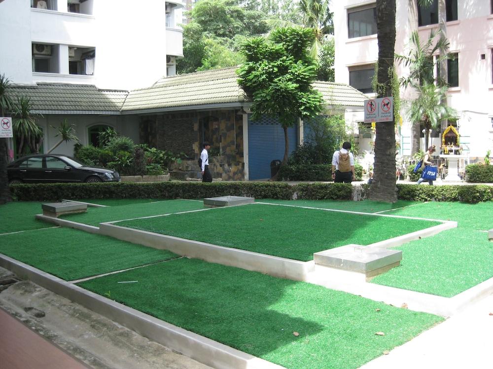 โกมลเรสซิเดนซ์ Hotel กรุงเทพมหานคร ภายนอก รูปภาพ