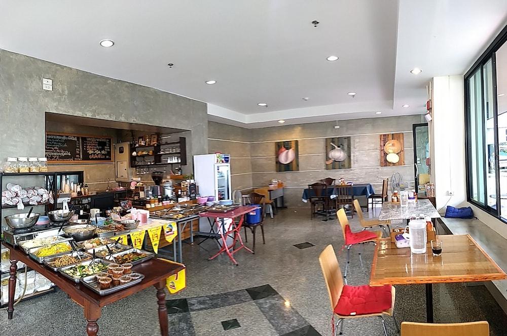 โกมลเรสซิเดนซ์ Hotel กรุงเทพมหานคร ภายนอก รูปภาพ
