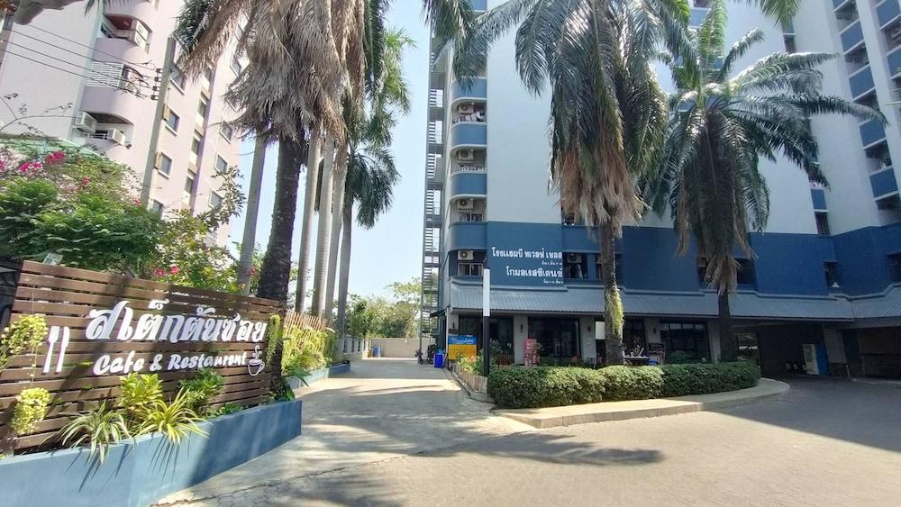 โกมลเรสซิเดนซ์ Hotel กรุงเทพมหานคร ภายนอก รูปภาพ