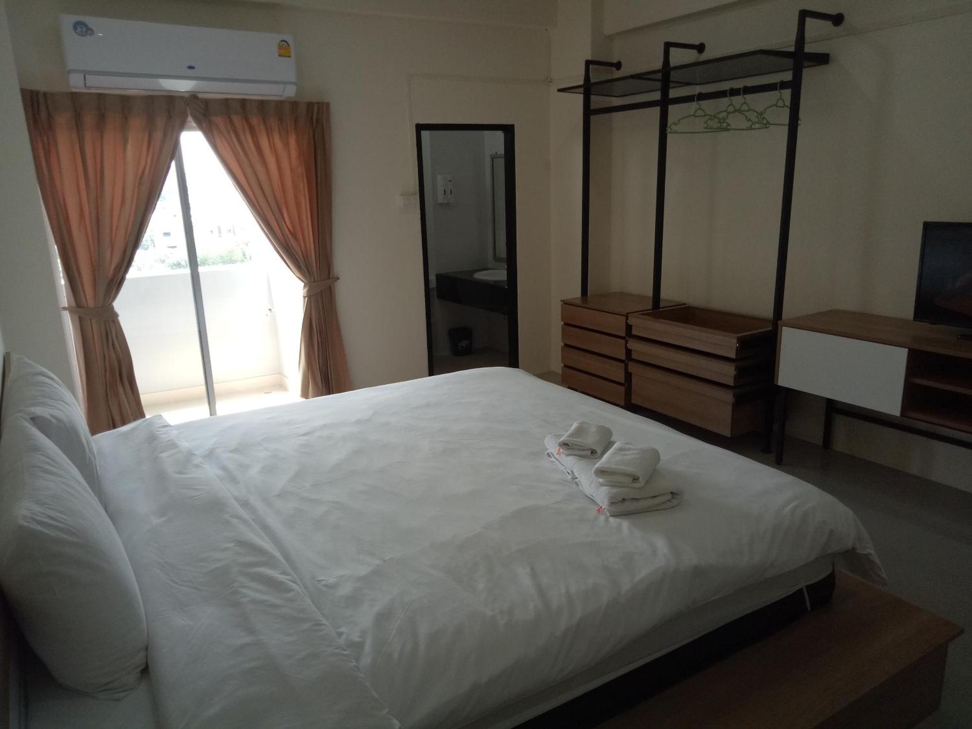 โกมลเรสซิเดนซ์ Hotel กรุงเทพมหานคร ภายนอก รูปภาพ