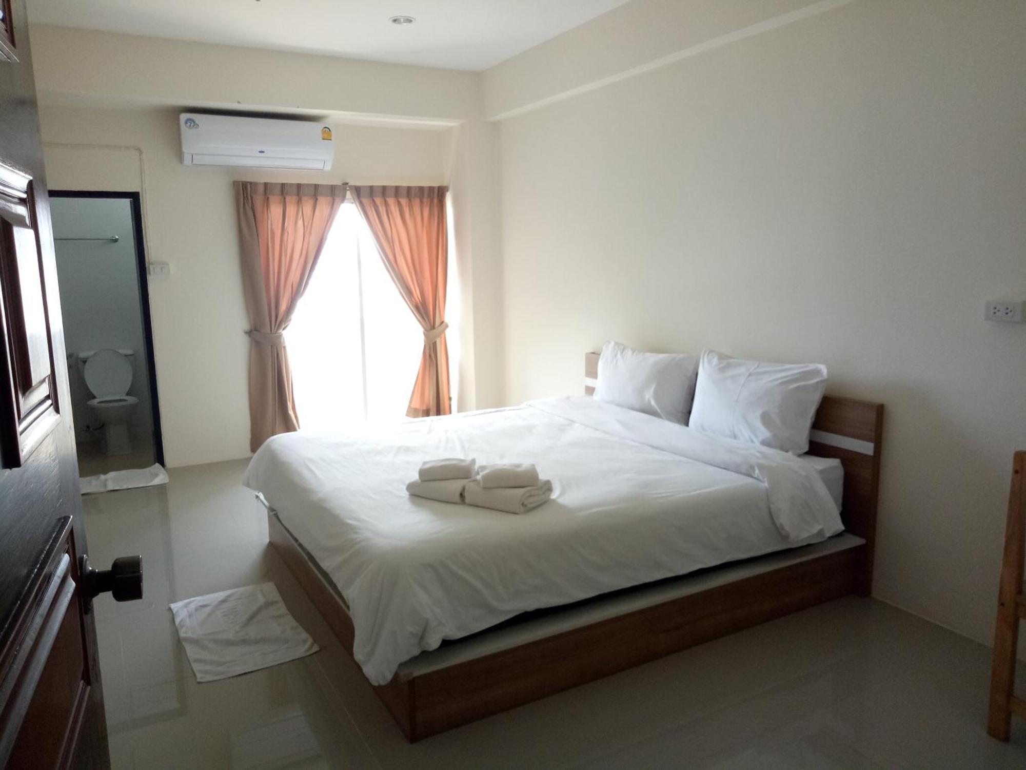 โกมลเรสซิเดนซ์ Hotel กรุงเทพมหานคร ภายนอก รูปภาพ