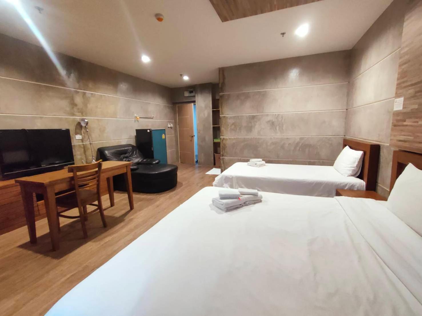 โกมลเรสซิเดนซ์ Hotel กรุงเทพมหานคร ภายนอก รูปภาพ