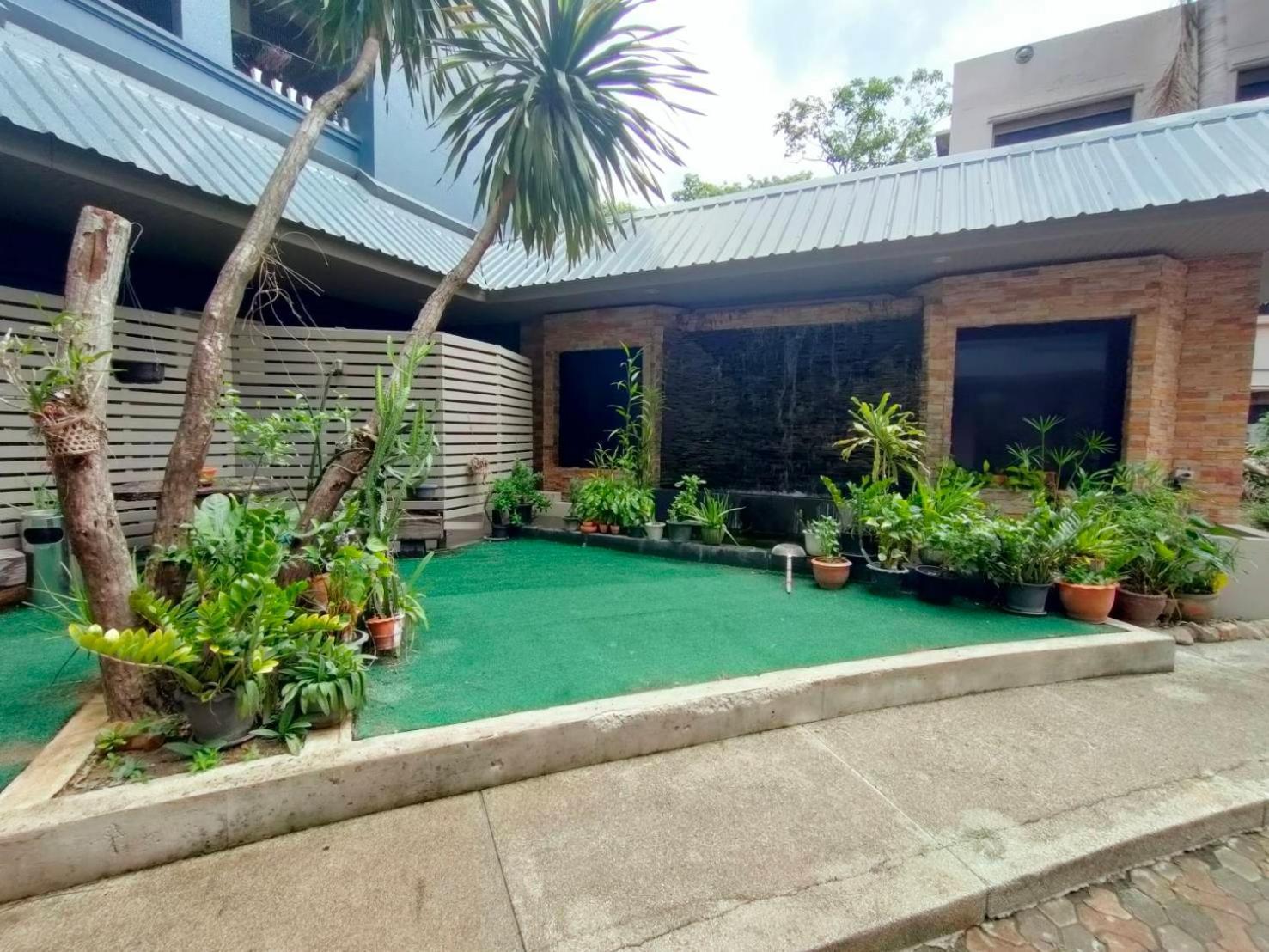 โกมลเรสซิเดนซ์ Hotel กรุงเทพมหานคร ภายนอก รูปภาพ