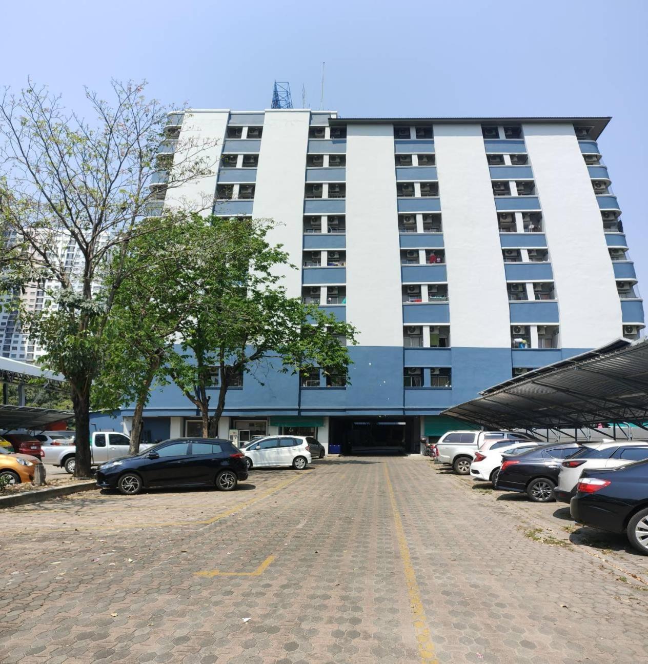 โกมลเรสซิเดนซ์ Hotel กรุงเทพมหานคร ภายนอก รูปภาพ